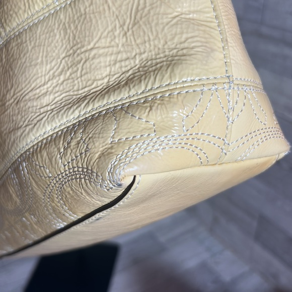 Coach patent leather (full grain cowhide) tote Rare EUC - Picture 4 of 16